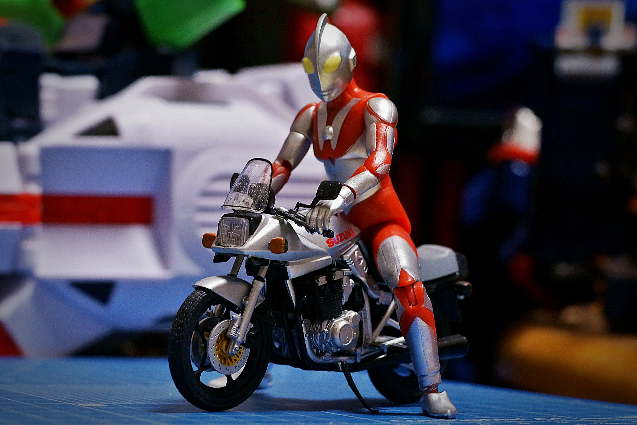 ウルトラマン フィギュア 、バイク付 投稿詳細｜MOTOCLE