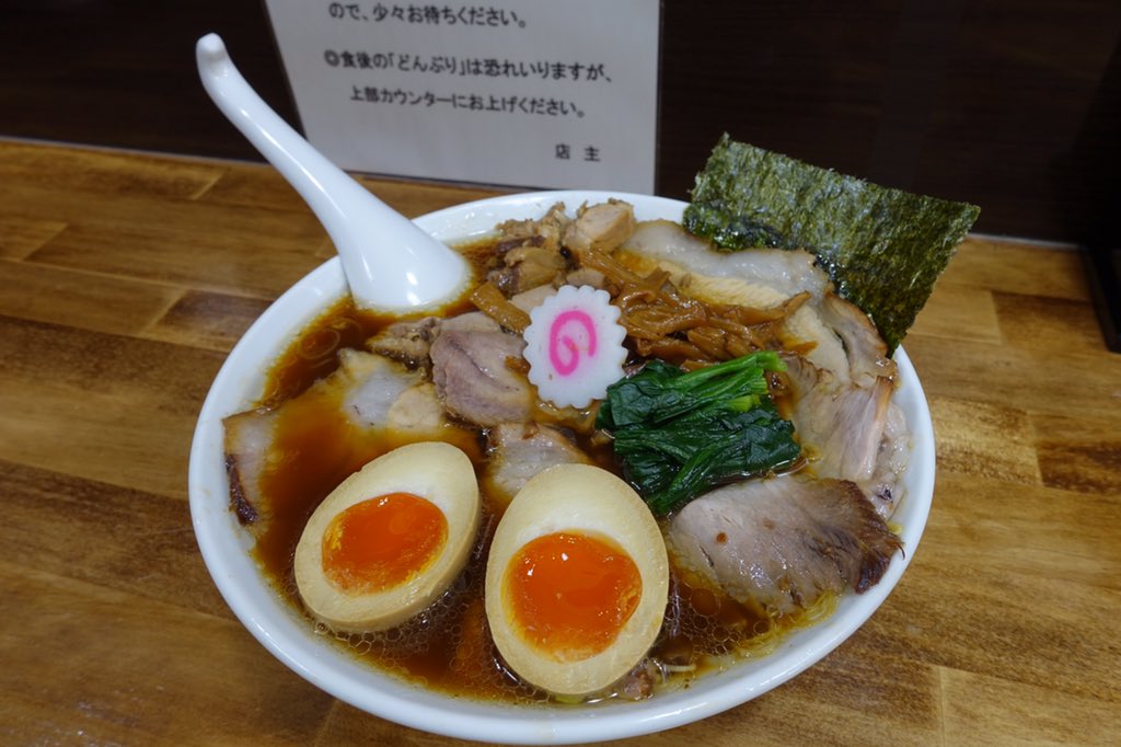 eros48's tweet photo. オランダ軒に入国してきました。醤油チャーシュー麺とチャーシュー丼で肉に溺れまくり！ 久しぶりに美味いラーメンを食べれて幸せ。 https://t.co/lWw4lB9yW2