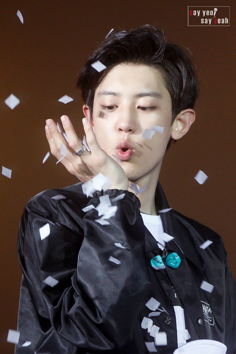 loeyarchive's tweet photo. hello!!! this is a chanyeol pics acct, please rt this to promote us 💙 https://t.co/fH7MWwjW0V