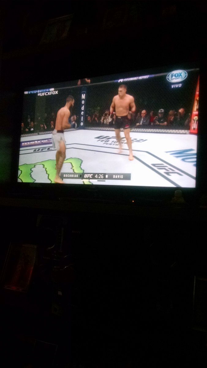 M_crismanich's tweet photo. saludos a todos los amigos de #ufcxfox de parte de los hermanos Crismanich. vivan las artes marciales https://t.co/4powX7RY9q