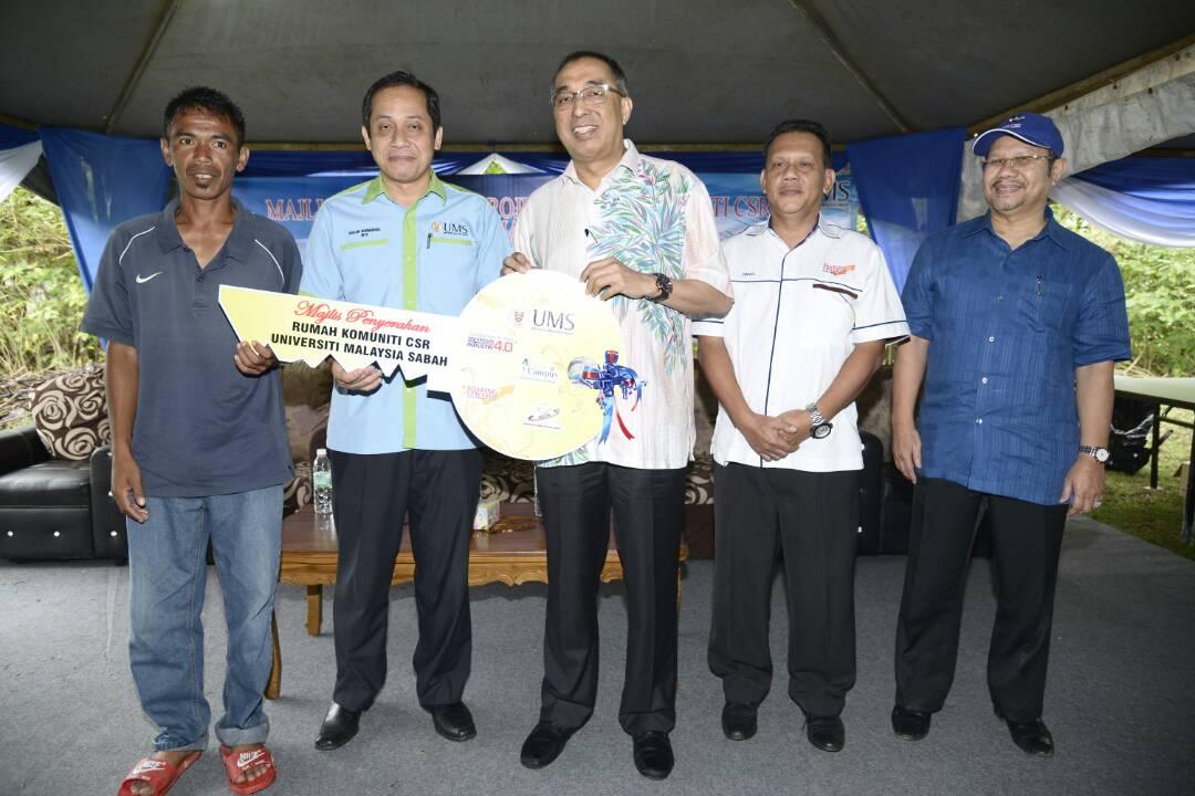 JapenSabah's tweet photo. Menteri @kkmm_gov , YB Datuk Seri Panglima @sallehsaid merasmikan Majlis Penyerahan Projek Rumah CSR UMS di Kampung Pantai Emas, Kota Belud hari ini.
#Negaraku
#NegarakuMalaysia
#SabahTanahAirku https://t.co/LMUbOALp77