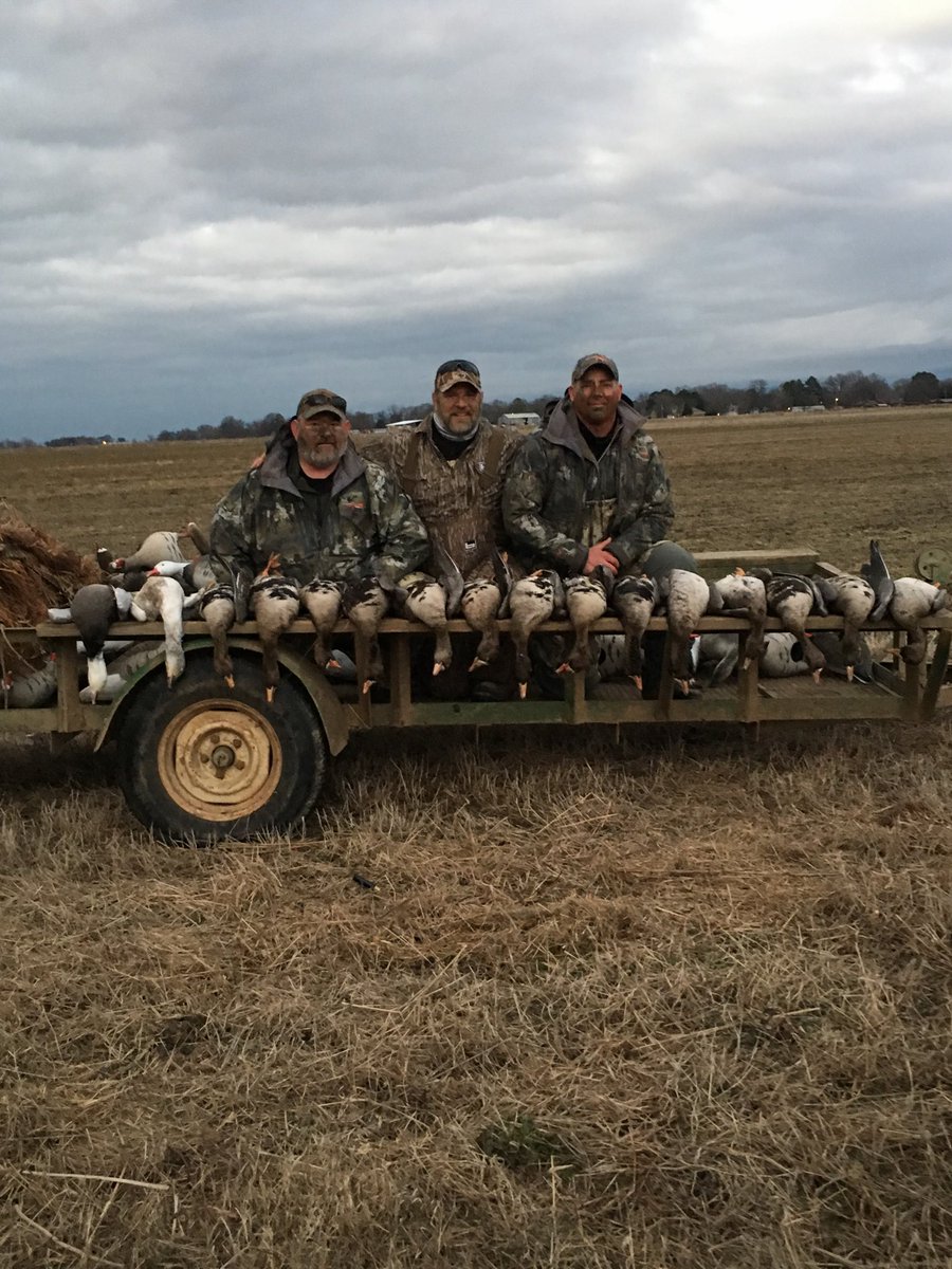 twocrows_bob's tweet photo. What a day! Ducks in the morning and specks in the afternoon. Great hunting with great friends! https://t.co/DaRpBkAnyN