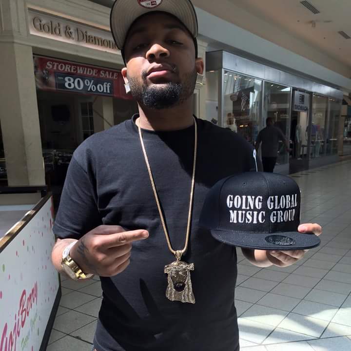 elcappa_'s tweet photo. Signed Myself Back In 2013 Ain't Shit Change But My Label Name But It's Still #GGMGEmpire4Life (#StashTheBag💰) https://t.co/SgpeUSDm1C