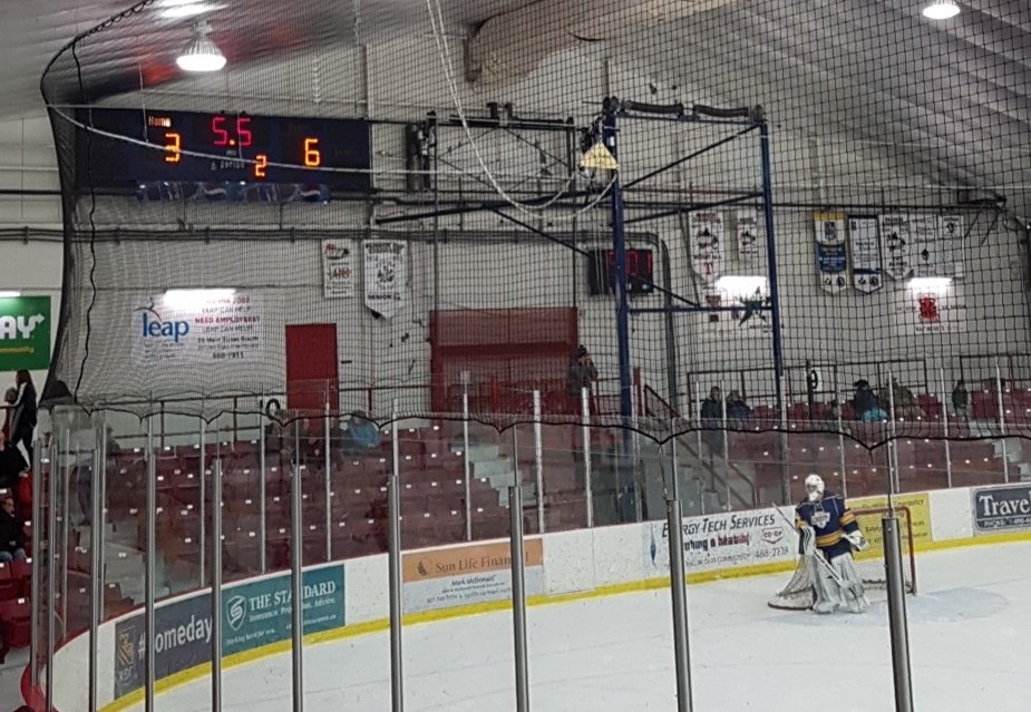 jfrankcom391's tweet photo. Not too perty good!! headin' into the 3rd down 3 ... @mbaaamidget @Kenora_Thistles @AAAMidgetChiefs #letsgothistles https://t.co/OKZOCJHmS8