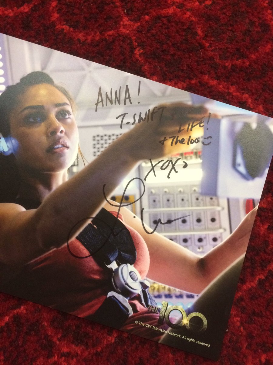 canadaswifts's tweet image. Soooo Lindsey signed this for @paintedskies13 and if you didn't stan her before you should now #TSwift4Life #unitydays208