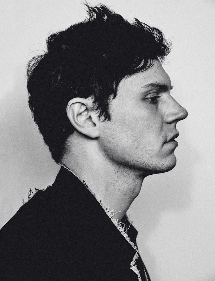 Hey it s this gorgeous man s bithdaybirthday. Happy birthday, Evan Peters!  