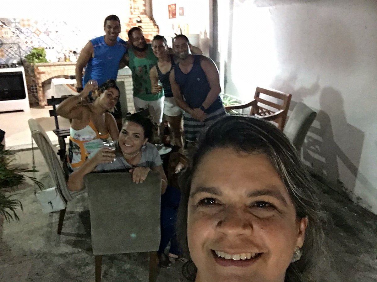 AdriGGaia's tweet photo. Sabadouuuuuuu!! #Amigos #Amor #amotodos #luaemSagitario #maeBarbara https://t.co/7KuQ3T3wAv