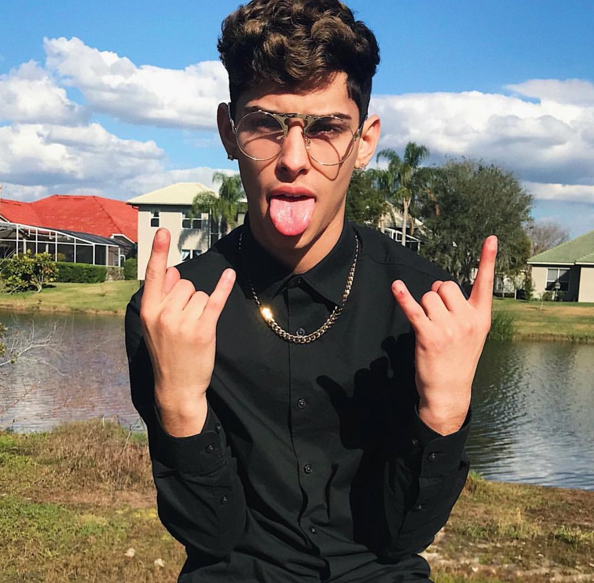 OpulentDimitri's tweet photo. Let’s get lit tonight🤘🏼 https://t.co/B42PVpxlpU