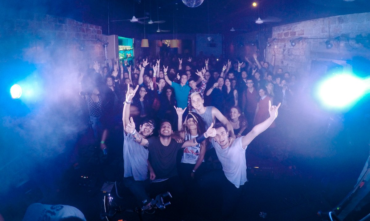 Anoche fue un concierto increíble, gracias a uds. Muchas gracias a todos los que nos acompañaron. Gracias a <a href="/RockalOficial/">Rockal Live</a> por esta oportunidad.