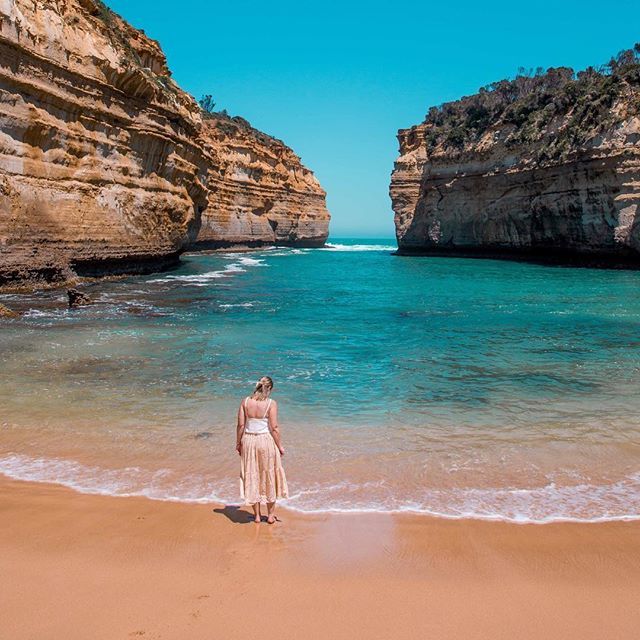 bordersandlife's tweet photo. Wind in my hair, sand between my toes and the world at my feet.
.
.
Who wants to swim here??
.
.
.
#greatoceanroad #lochardgorge #victoria #roadtrip #travelgoals #wandervictoria #seeaustralia #liveintrepid #lifewelltravelled #natgeotravelpic #travelstoke… https://t.co/O4rXZ7lHcz https://t.co/ADdy1ptDWl