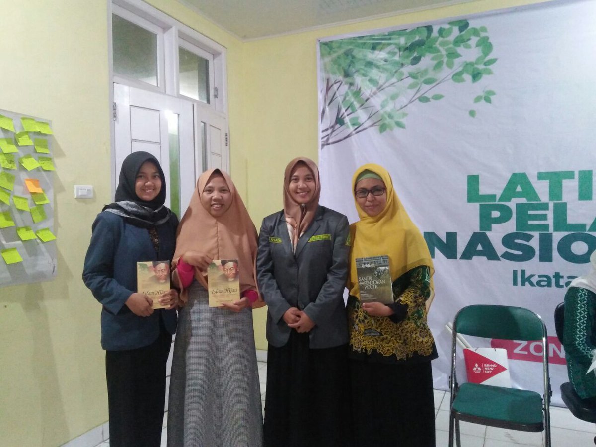 pw_ippnu's tweet photo. Alhamdulillah Pe Ipp Bengkulu jd Peserta Terbaik Latpelnas Zona Sumatera, selamat atas predikat ternaknya rekanita ku, tetap semangat dan berjuang serta berkarya untuk Ippnu tercinta.
#LatpelnasZonaSumatera #pwippnubengkulu #rekanitaluarbiasa
@ppippnu @citramayasari23 @putihasni https://t.co/b3jSlgdc98