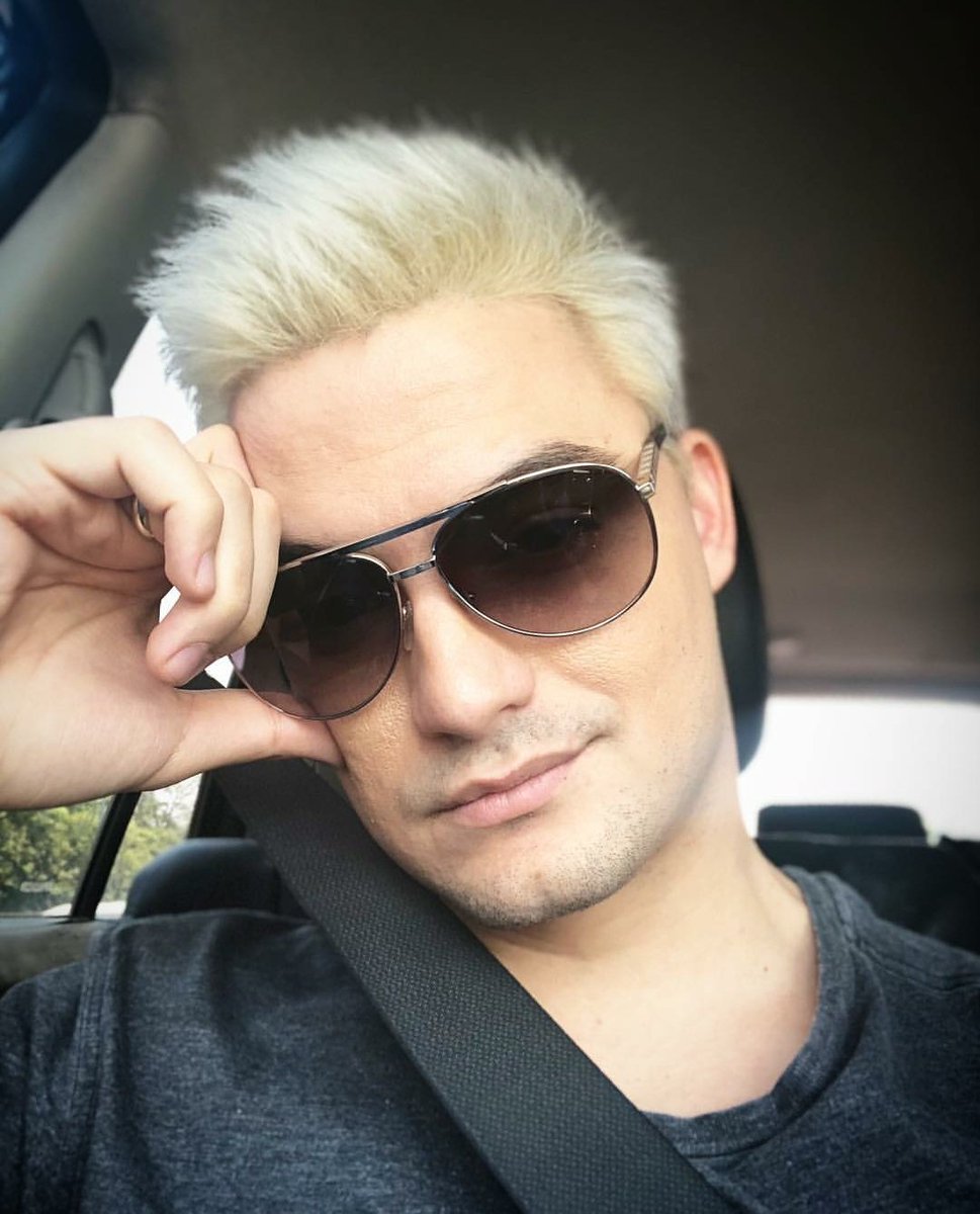 AggOliver's tweet photo. Eeeeh corujas!! Hj é o dia do nosso Platinado preferido, gente vamos ajudar a subir a hashtag #FNfaz30 https://t.co/wVJQzYWFsl