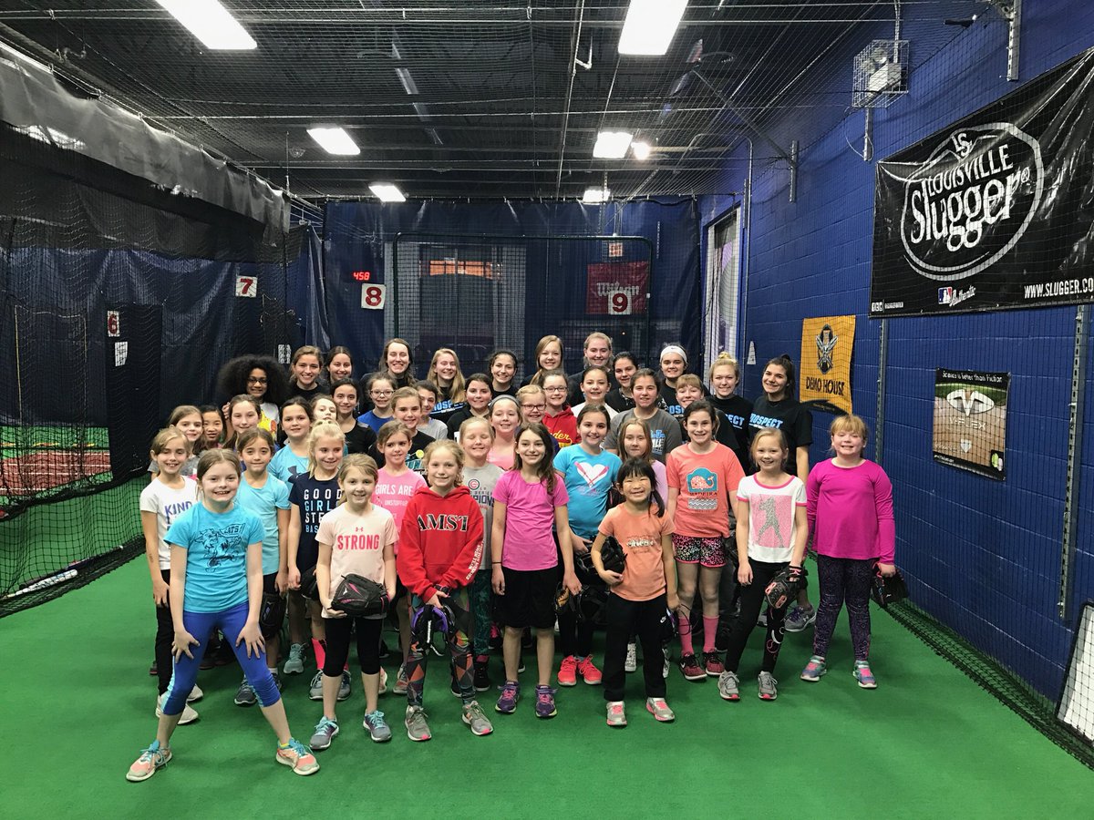 PHSKnightsSball's tweet photo. Great turn out today for the first clinic! Thanks to @TheBallparkMP for hosting. So proud of the leaders we have in this program for putting this fundraiser together! https://t.co/VWx2TemHEm