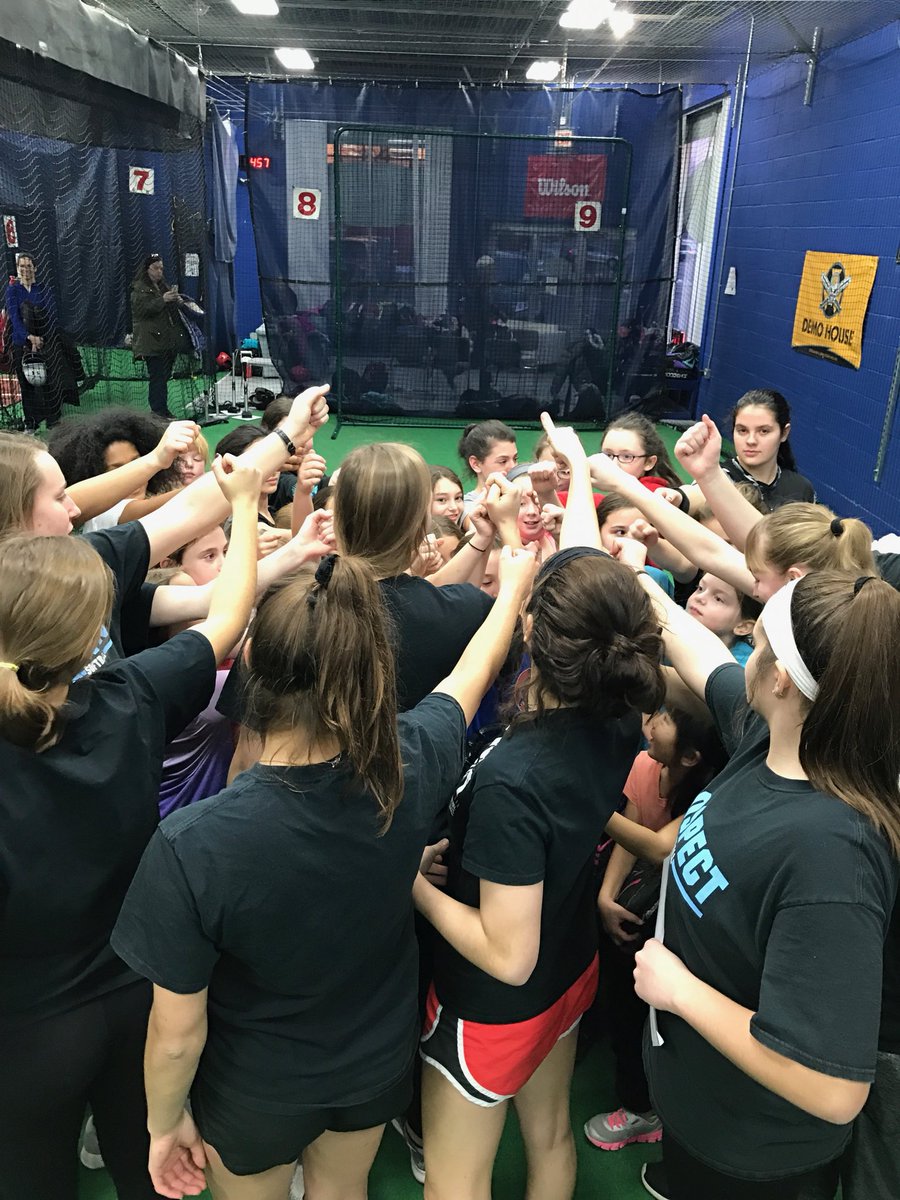 PHSKnightsSball's tweet photo. Great turn out today for the first clinic! Thanks to @TheBallparkMP for hosting. So proud of the leaders we have in this program for putting this fundraiser together! https://t.co/VWx2TemHEm