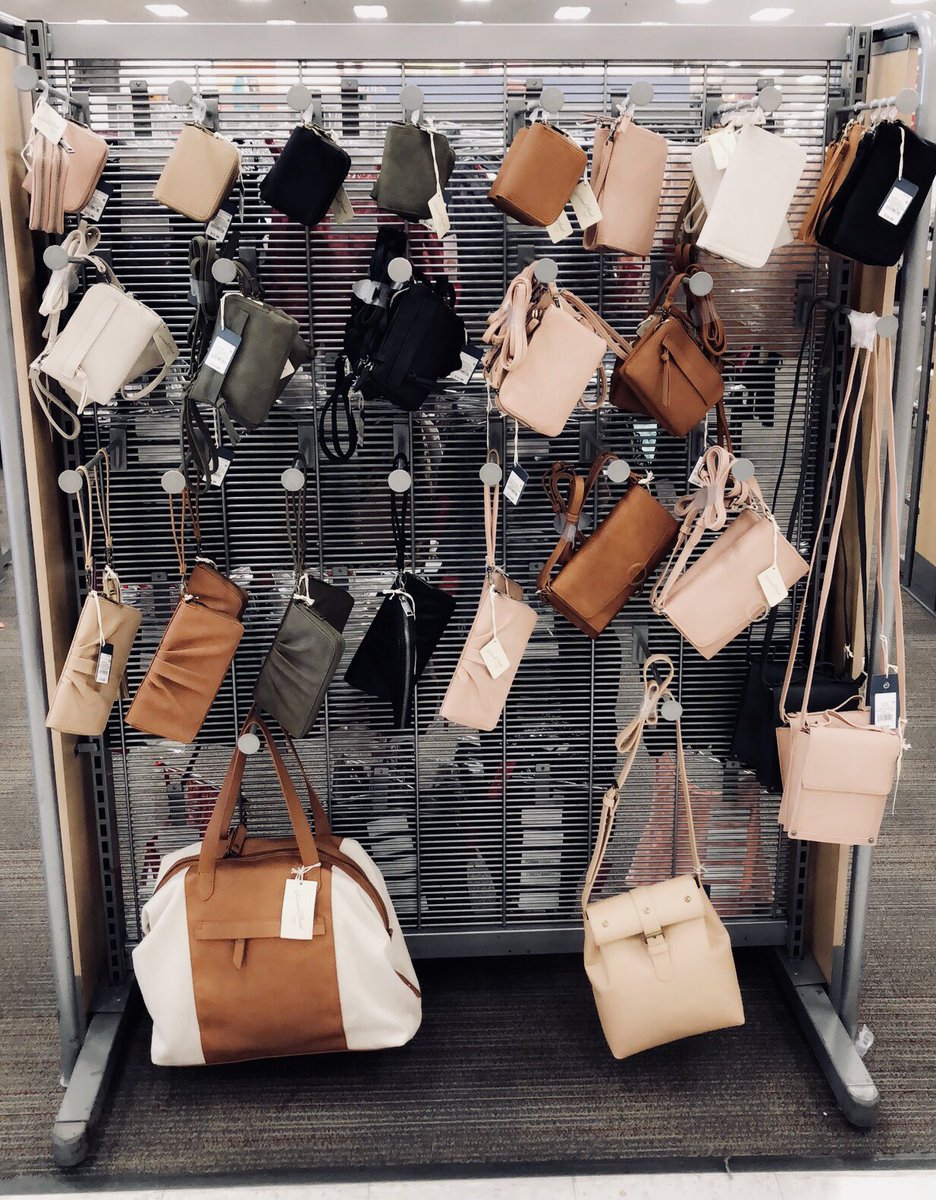 When Accessories Is Life ! ❣️❣️ #RemodelAdjustments ✨✨ @iamklh_ <a href="/_LaurenBanuelos/">Lauren Banuelos</a> <a href="/ABeuster/">Angelika Beuster</a> #T1936 💖🔸🔹 #ANewDay #UniversalThread💎