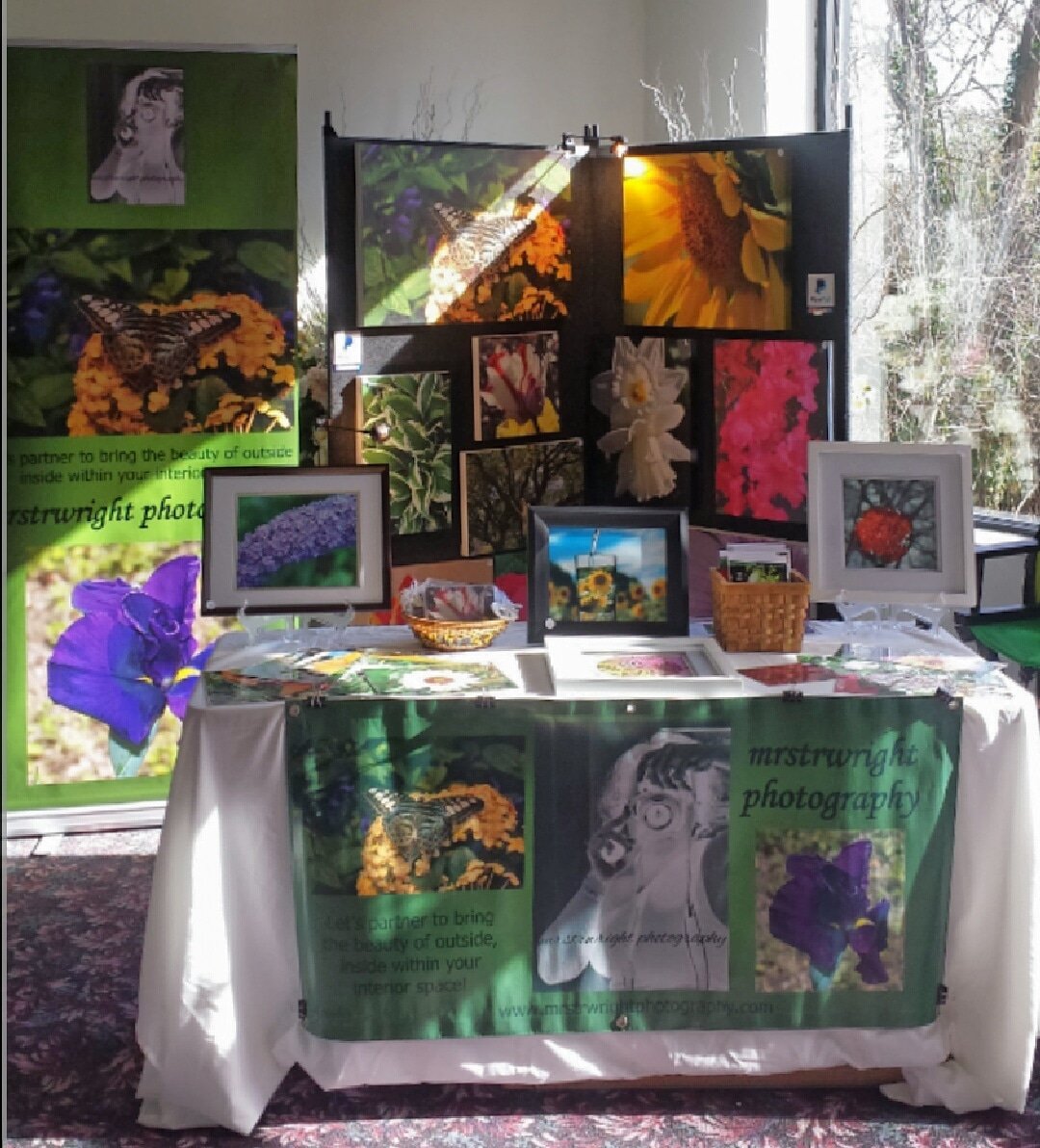 mrstrwright's tweet photo. Shout out to all that visited my inside garden at #BleuesOnTheWater 🌼🍃Looking forward to continuing the journey to bring nature's light into your interior space.📷 #art #createyourownlight #homedecor #interiordesign #homestaging #entrepreneur #business #photography #mrstrwright https://t.co/ACJK5S2au5
