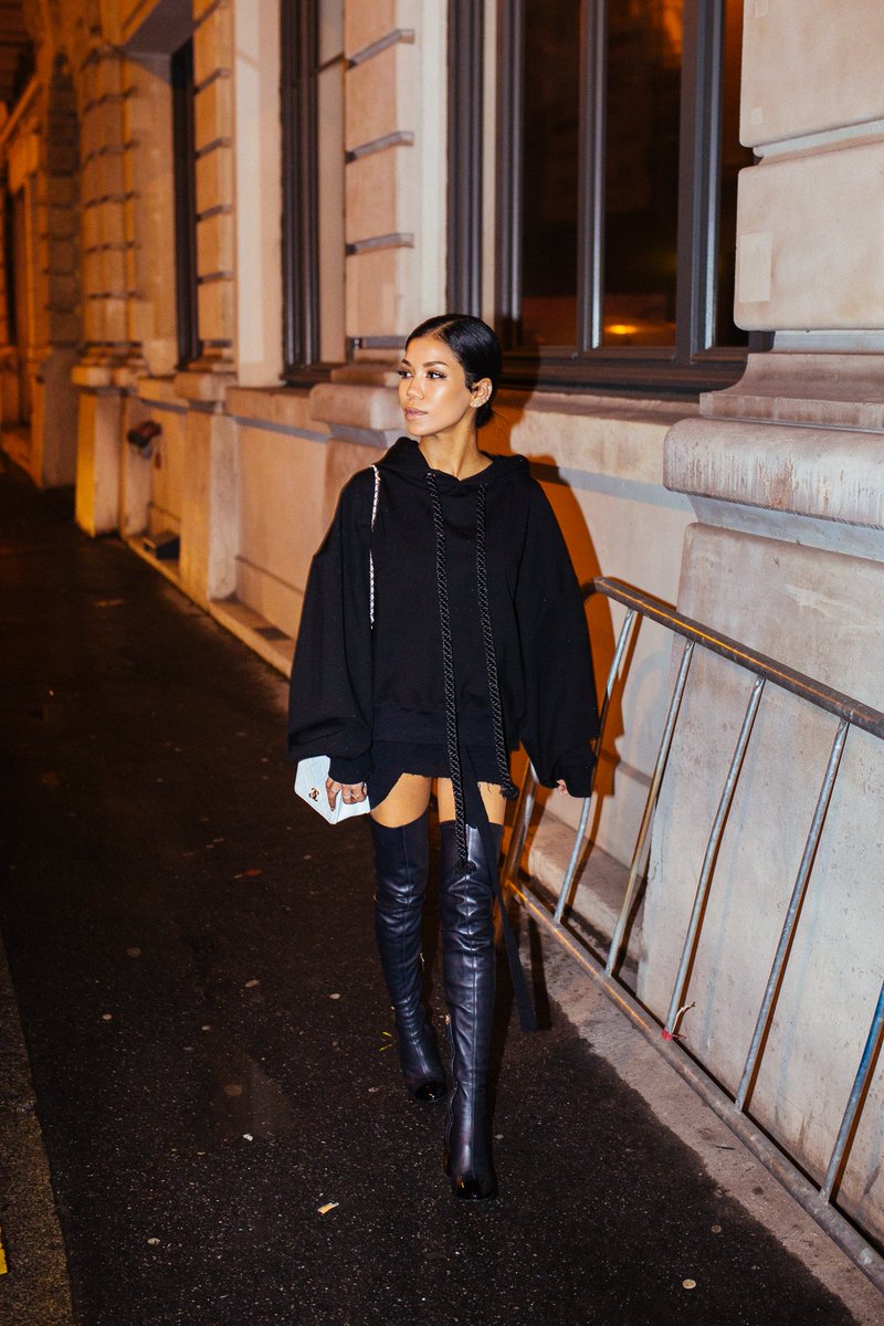 JheneAiko's tweet photo. jhené sais quoi 😉 https://t.co/sPcrAeiGLj
