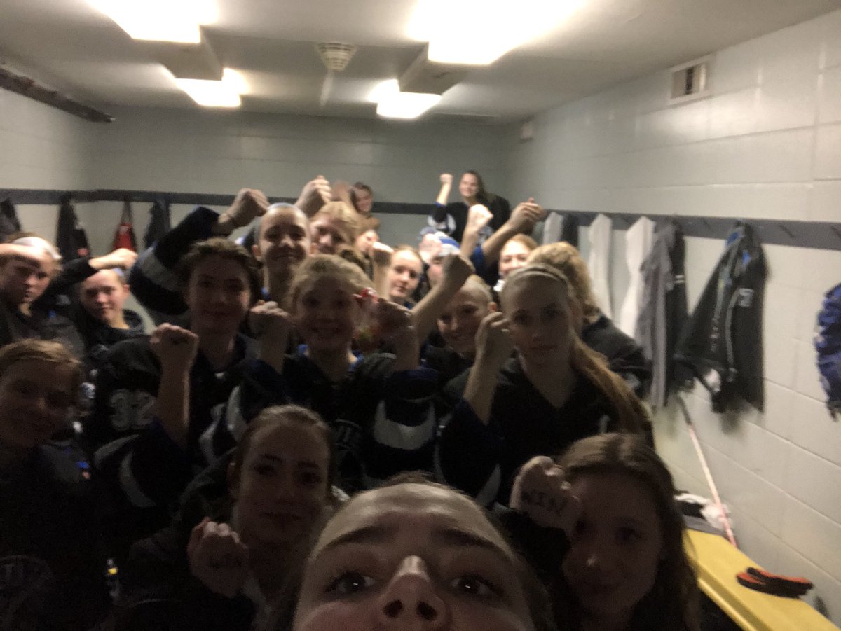 evgirlshockey's tweet photo. Another big win by the girls⚡️ 4-1 over Hastings! Goals by Bordson, Poppler, Sodomka, and Keating 🥅🏒 #streak #evgh #backagain #HDM https://t.co/UuyMg3sVfX