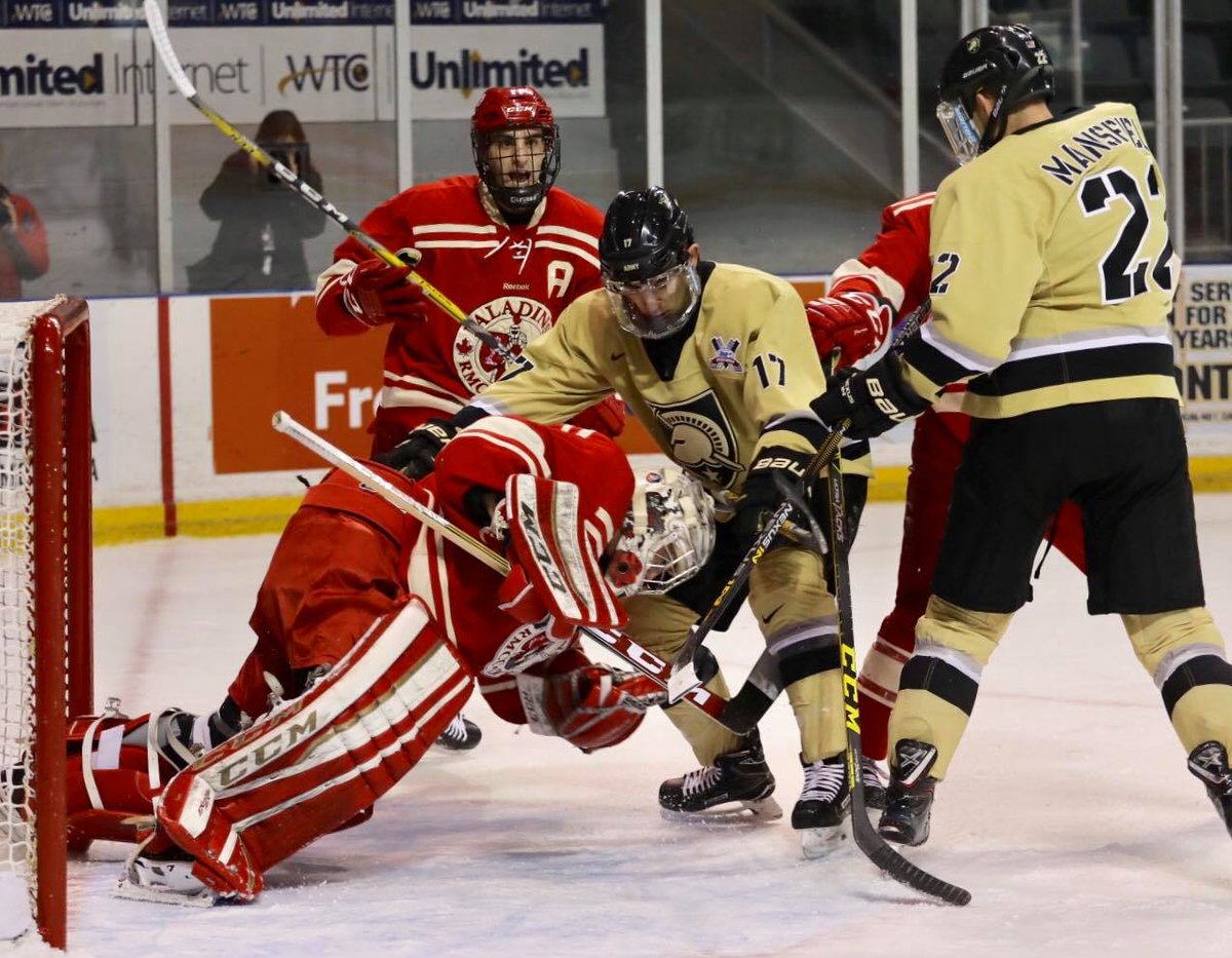 AndrewScheer's tweet image. Rien de mieux pour terminer #HockeyDayinCanada: féliciter @rmc_canada_cmr contre West Point à Kingston!