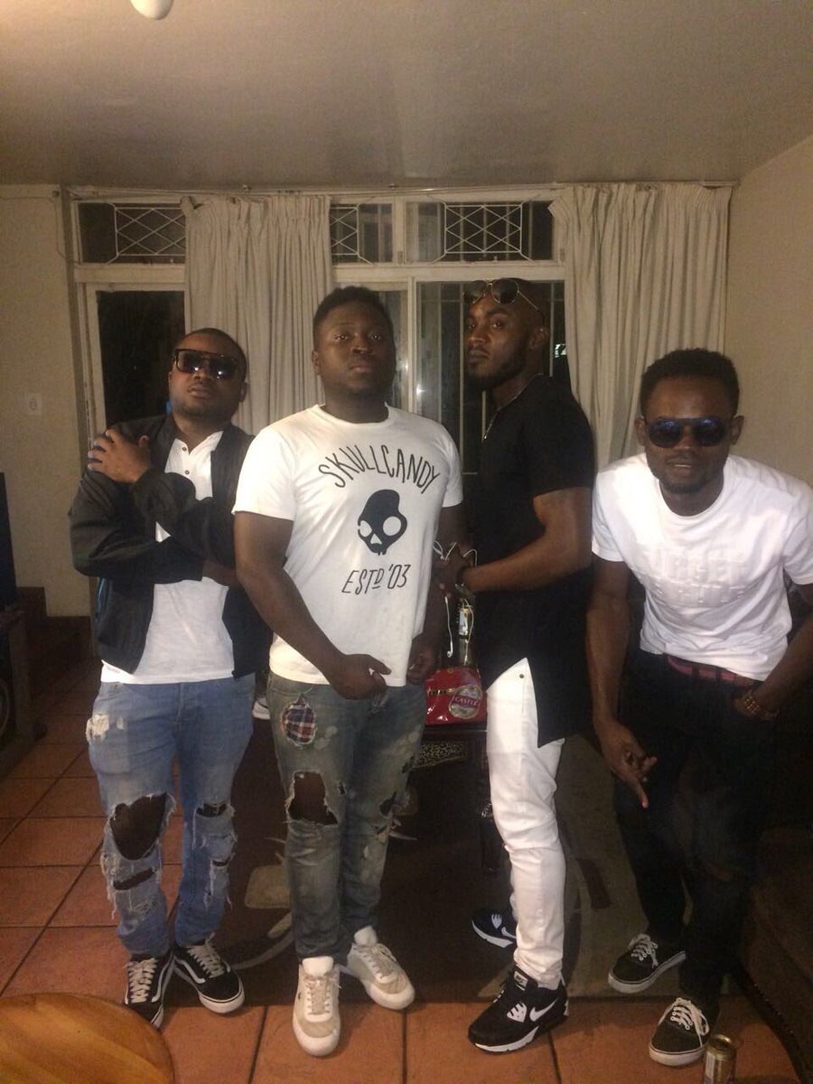 bigpepon's tweet photo. Hanging up wiz my brothers #TOPOG https://t.co/nucW8oPhww