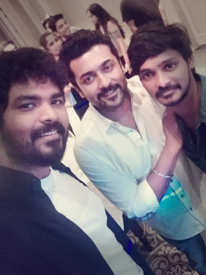 MassNaSuryaThan's tweet photo. @Suriya_Offl  #Jyothika @VigneshShivN @anirudhofficial  Selfie At #TSKSuccessMeet https://t.co/jqe8AWTZiT