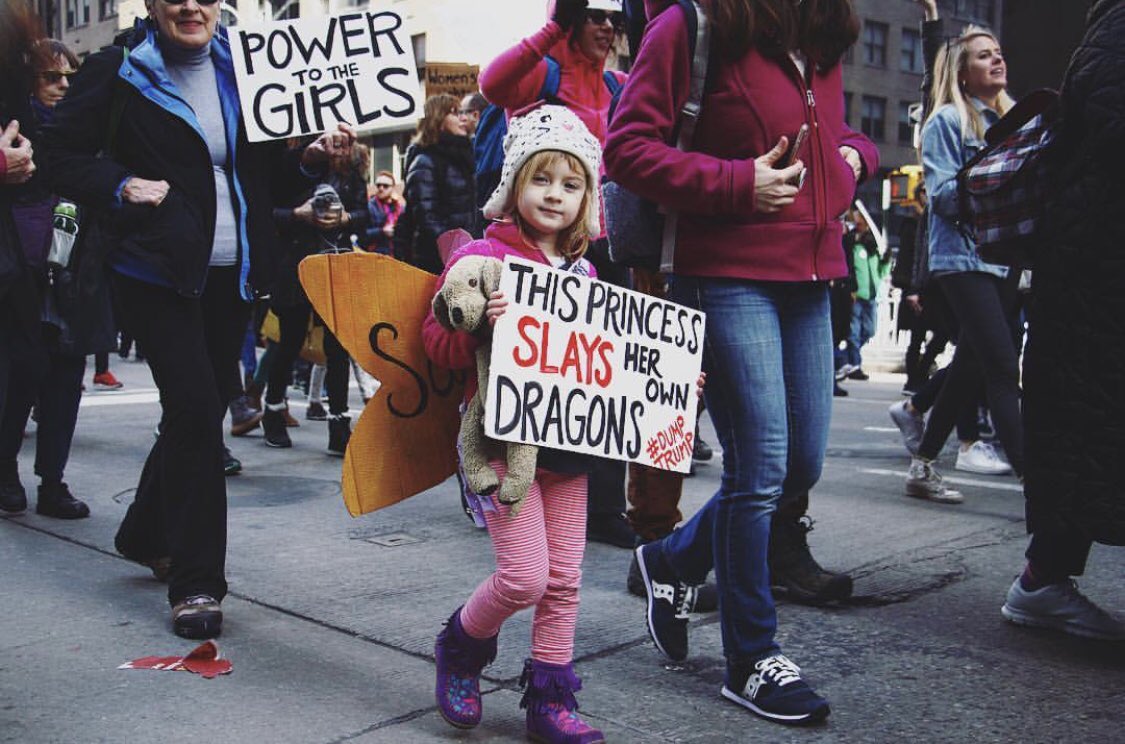creatvecurrency's tweet photo. Standing with all of our sisters who marched across the country today 🚺 #womensmarch2018 #womensmarch https://t.co/DN4VQfzFUb