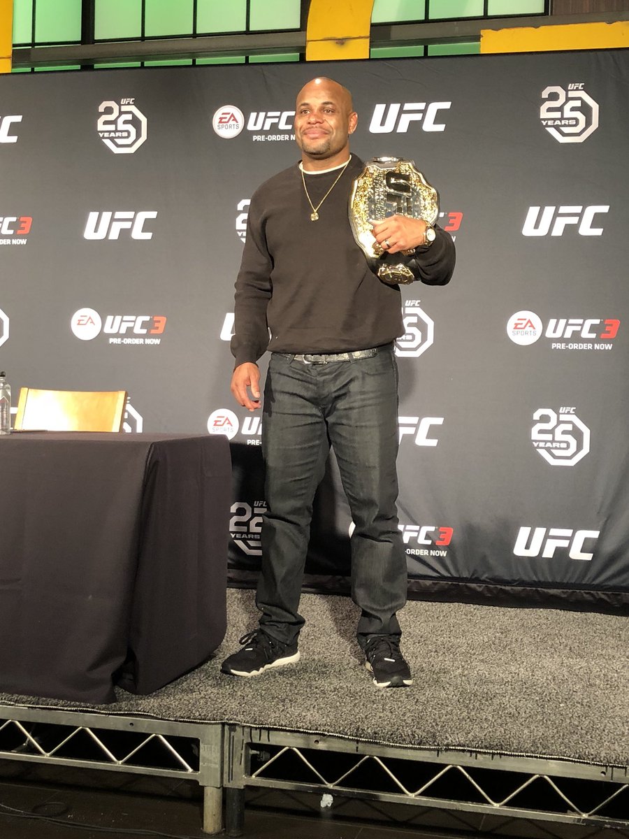 arielhelwani's tweet photo. One of the greatest ambassadors this sport has ever or will ever know. https://t.co/GYL9qXOpxa