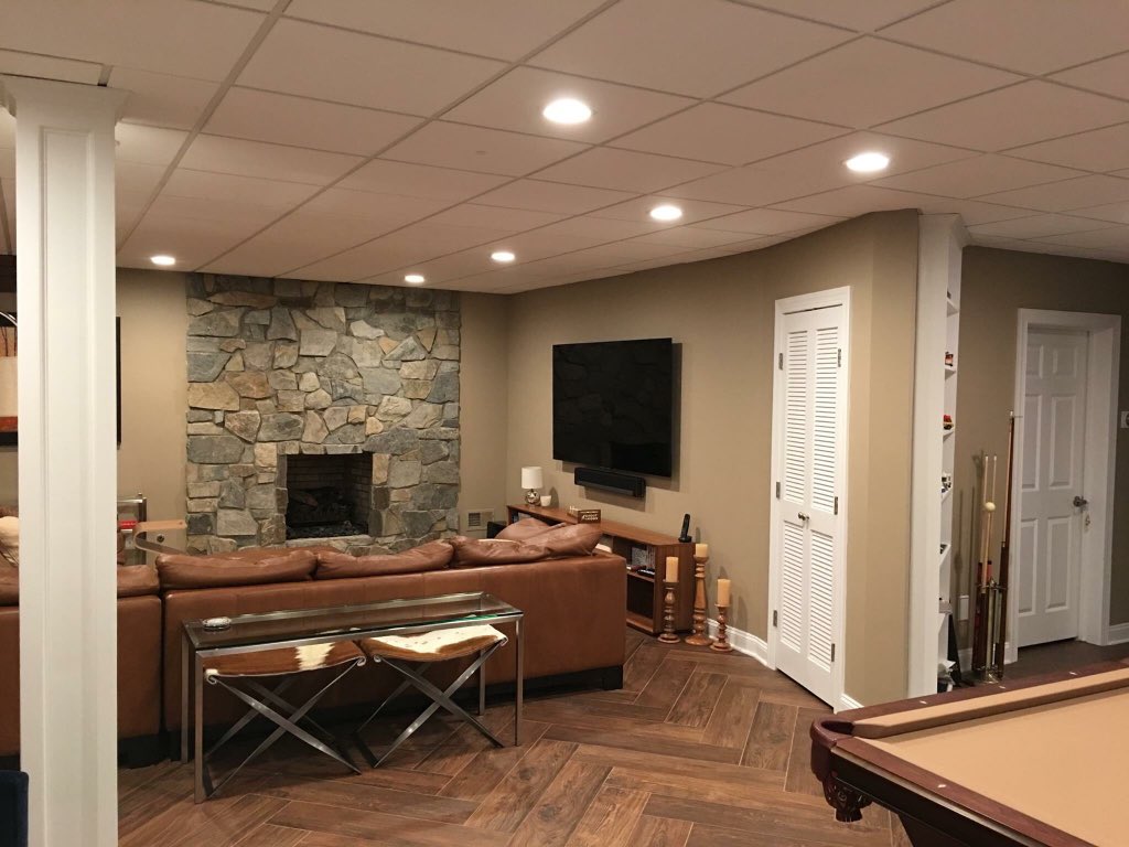 PrimeBuilds's tweet image. Complete basement remodel, including, herringbone laid wood-look tile and fireplace reno / refacing with real-stone veneer. By @PrimeBuilds #PrimeConstruction #PrimeConstructionRemodeling #ExcellenceIsAHabit #ThisIsOurWork