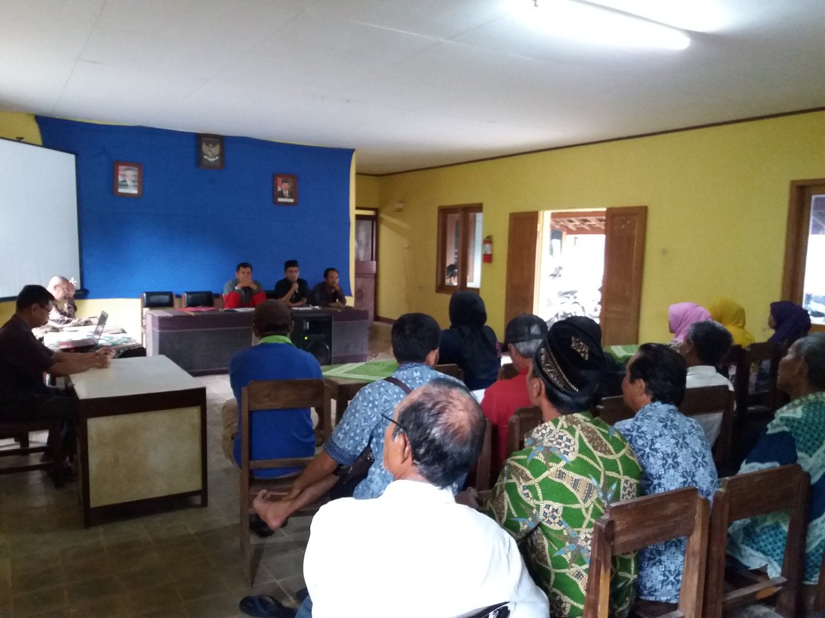 desawaru's tweet photo. Sosialisai Program Pendaftaran Tanah Sistematik Lengkap (PTSL)
(21/1/2018)
#desawaru #BersamaKitaBisa #slogohimo #wonogiri https://t.co/dpPsMmMASc
