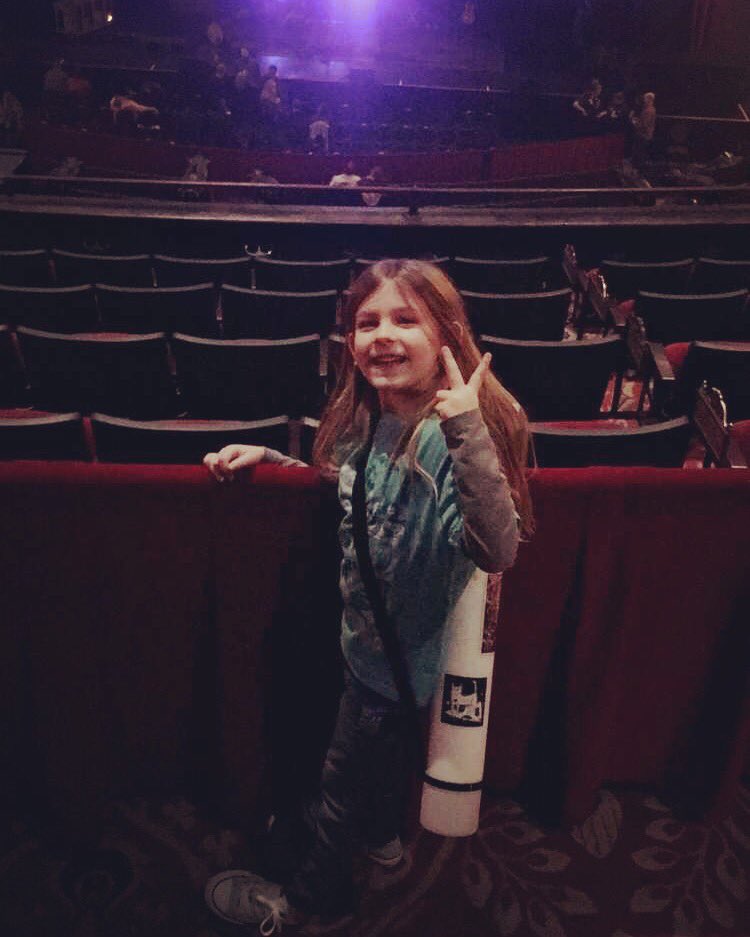 bhump88's tweet photo. This gals first @theavettbros show... "when's the next one, mom?" She got all the songs she wanted... 😍 #haddiejewel #firstshow #tinyavettfan https://t.co/HvzsezuNXW