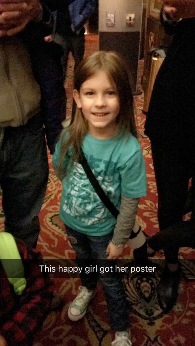 bhump88's tweet photo. This gals first @theavettbros show... "when's the next one, mom?" She got all the songs she wanted... 😍 #haddiejewel #firstshow #tinyavettfan https://t.co/HvzsezuNXW
