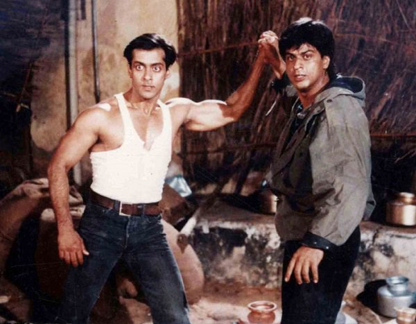 ZadaSrk's tweet photo. #23YearsOfKaranArjun : Rakesh Roshan's Blockbuster movie with @BeingSalmanKhan , @iamsrk , Kajol, Mamta Kulkarni, Rakhee and Amrish Puri https://t.co/M3b9qqaica