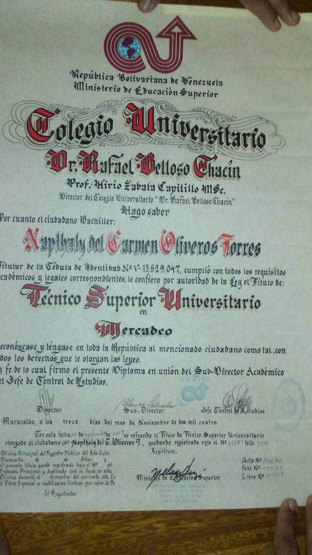 Si alguien conoce a esta persona que se comunique a este número 04140616147 lo consiguió en un bus del milagro