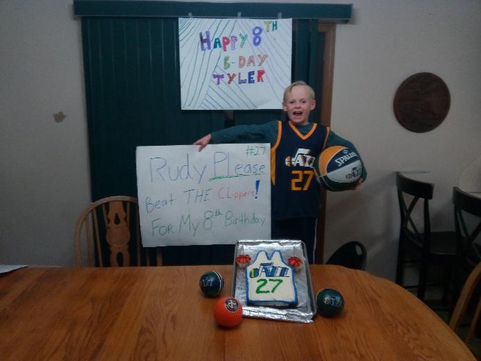 LearnFromGregg's tweet photo. Great game tonight. My son Tyler wanted to get his picture taken with you for his birthday@rudygobert27 https://t.co/JUlTogzjtD
