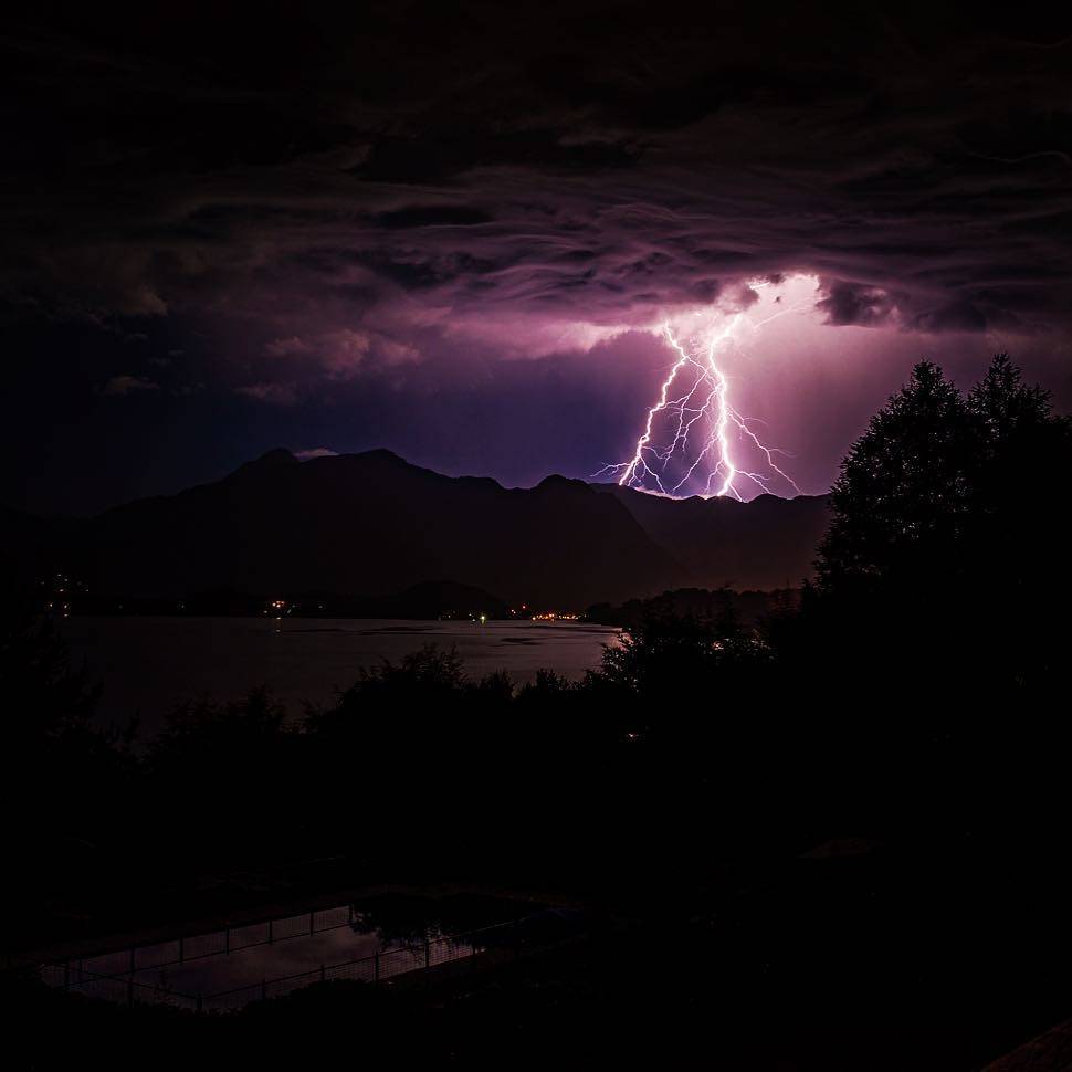 reddeemergencia's tweet image. vía @RNEAraucania Rayos y centellas en #Pucon @odlavso #SurDeChile #instachile #villarrica #Araucania la magia del Sur  #TodosSomosRNE