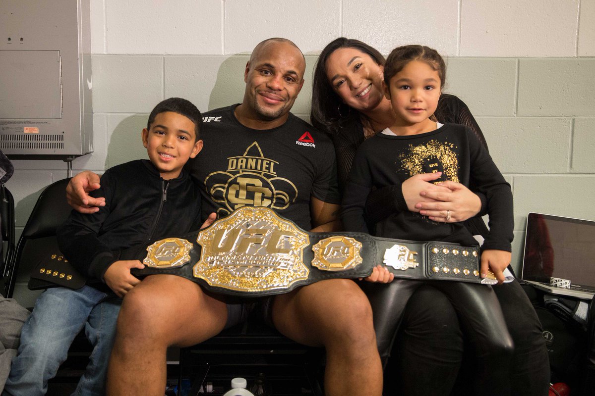 Thank you That was amazing. wanna dedicate that to the 1’s who matter most. I love you Salina, Daniel and Marquita. And to all my family and fans. I love you @zinkinsportsmanagement all my partners and coaches @americankickboxingacademy I thank you all. #weareaka #andnewagain DC