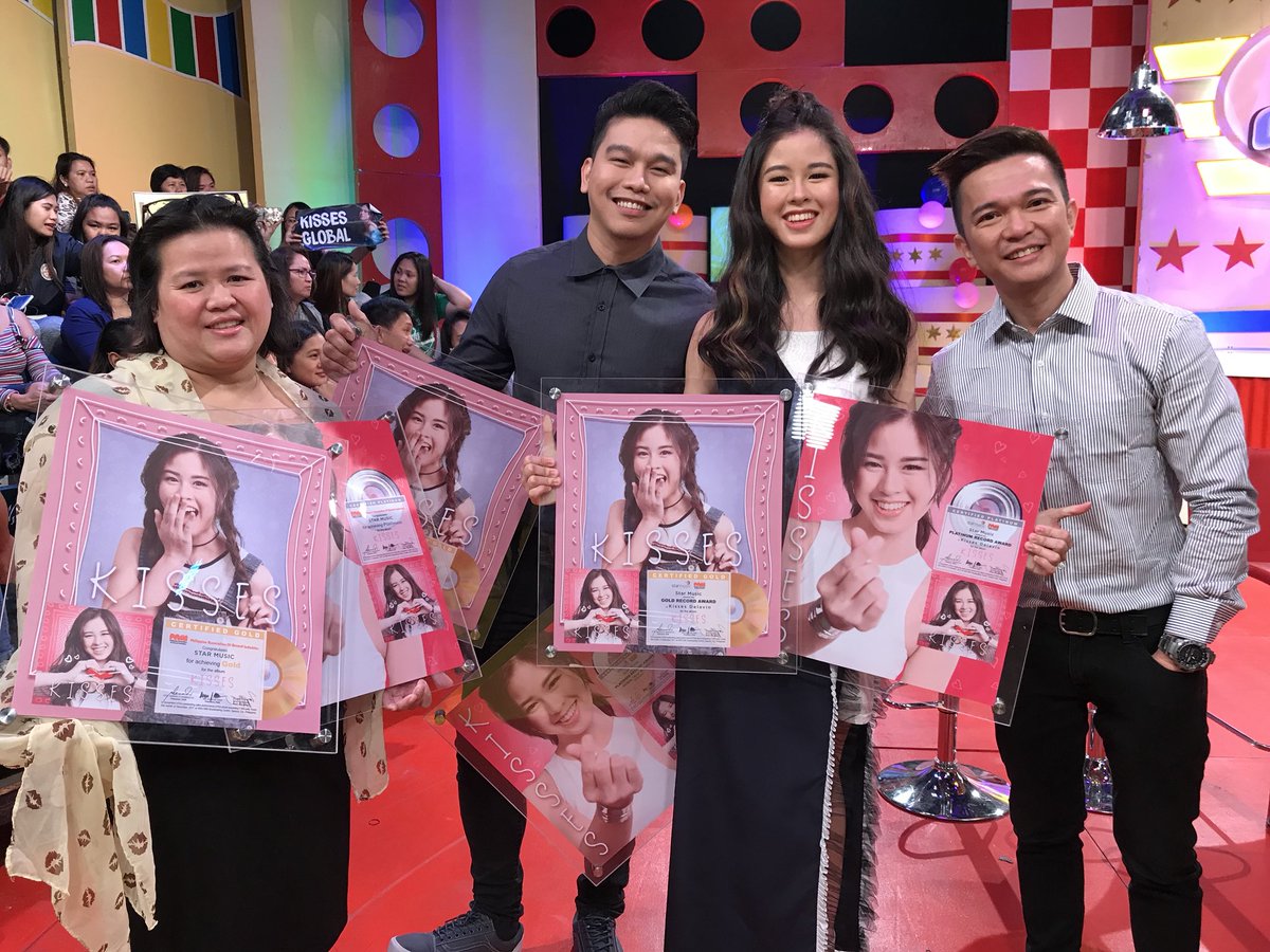 roxsantos's tweet photo. Congratulations Kisses on your very successful debut album under #STARPOP reaching Gold and Platinum on the day its release 🙌👏😊 with Atty Marivic, and @JonathanManalo https://t.co/1Ezssb9O5q