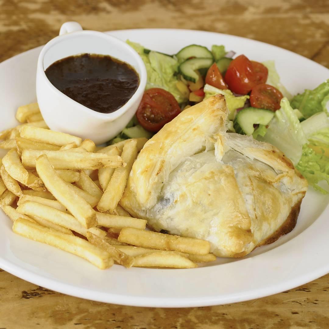 shepherdspurse's tweet photo. Forget your average Sunday Lunch, Burgers &amp; More have the perfect Beef &amp; Yorkshire Blue Wellington. https://t.co/teAyyeqHQI