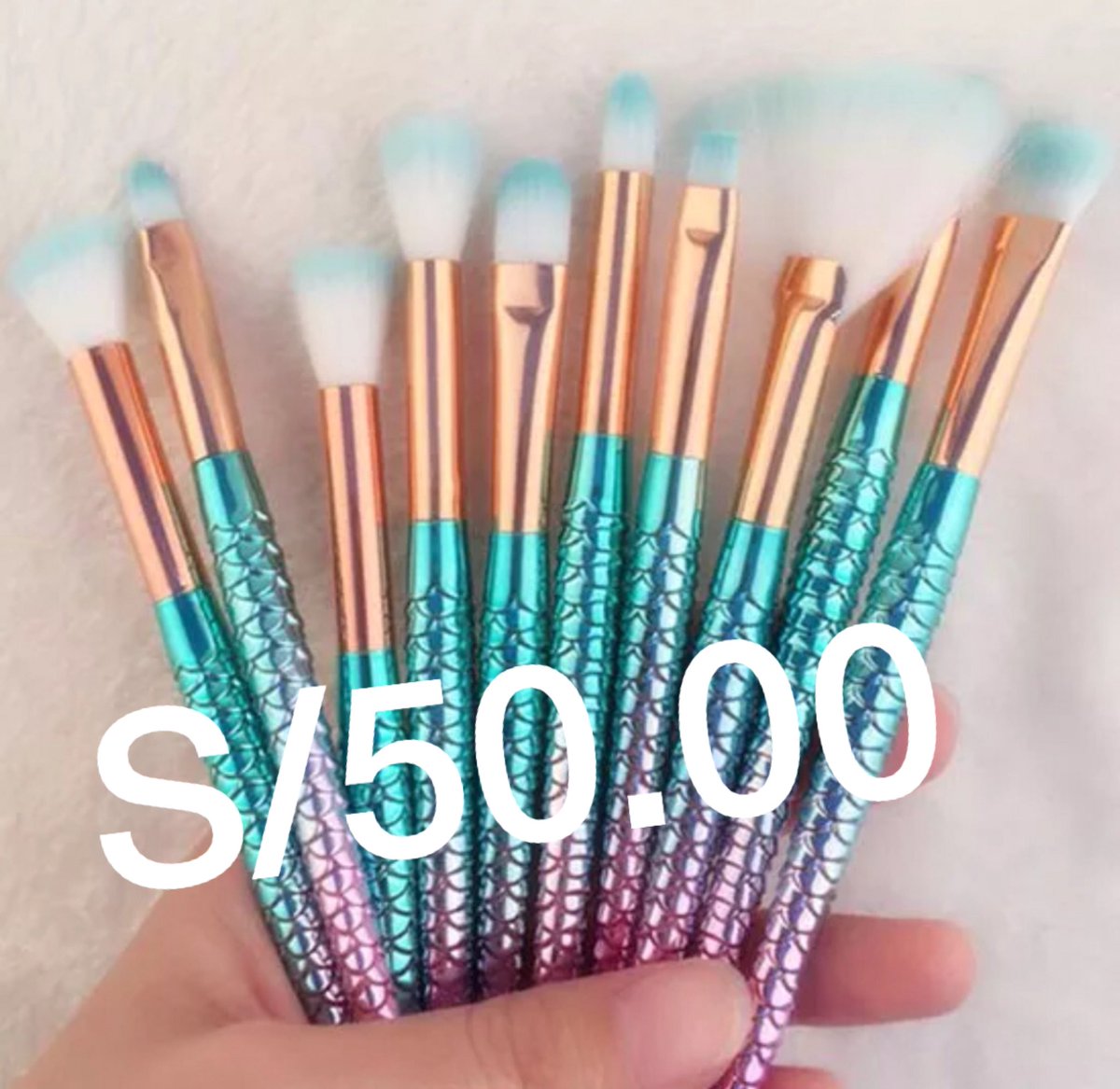 MishuTrend's tweet photo. #Mermaid #mermaidbrush #brush #makeup #brochassirena #sirena 🧜🏼‍♀️ https://t.co/12jfgOdyor