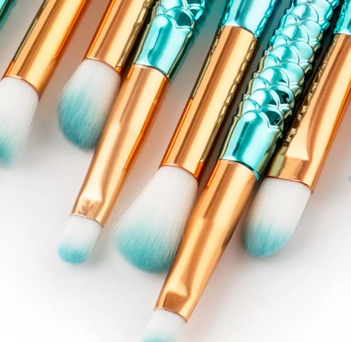 MishuTrend's tweet photo. #Mermaid #mermaidbrush #brush #makeup #brochassirena #sirena 🧜🏼‍♀️ https://t.co/12jfgOdyor