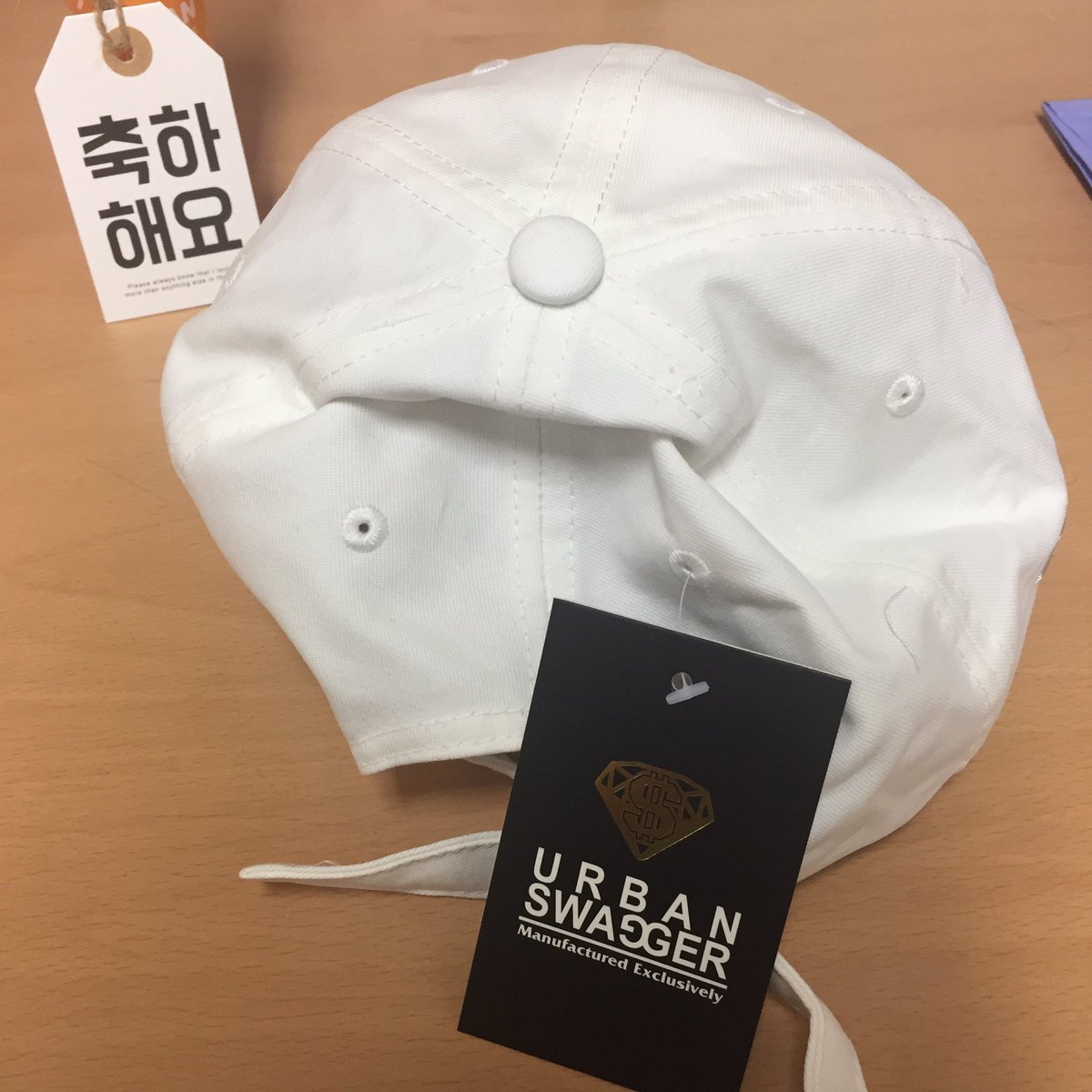 0417yes's tweet photo. ウヨンが昨日のサイン会でかぶっていた帽子、去年の誕生日にプレゼントしたものだと思うㅠㅠ2度もかぶってくださる奇跡がㅠㅠ大切な韓国ソロの1回目サイン会でかぶってくれたことが本当に嬉しいㅠㅠ내 마니또님 고마워요옹ㅠㅠ https://t.co/tkqHlDVsAR