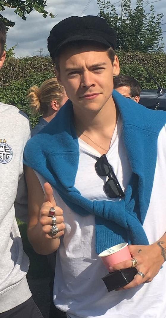 Nice Sunday to everyone! Let´s vote!

#BestCoverSong #TheChain #HarryStyles #iHeartAwards

#BestMusicVideo #SignOfTheTimes #HarryStyles #iHeartAwards