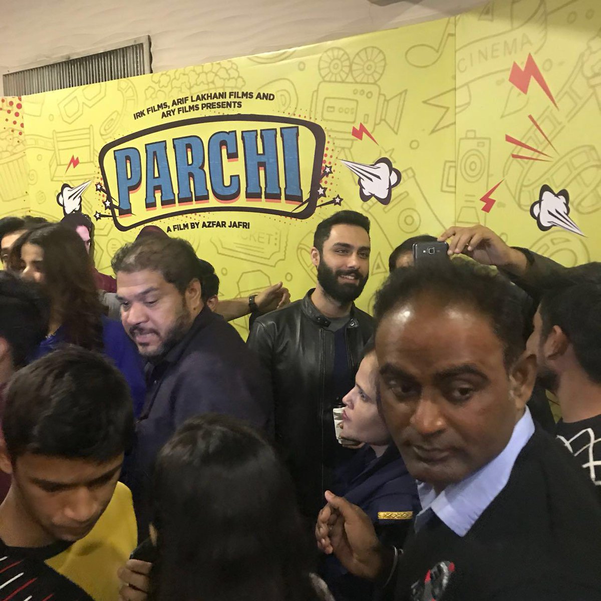 MediaSpringPk's tweet photo. #ParchiFever continues to rock #Pakistan as @FarooqHareem &amp; @AhmedAliAkbar got mobbed by the excited crowd during a surprise visit during the #Parchi show at #AtriumCinema https://t.co/6Rrc8rCtc4