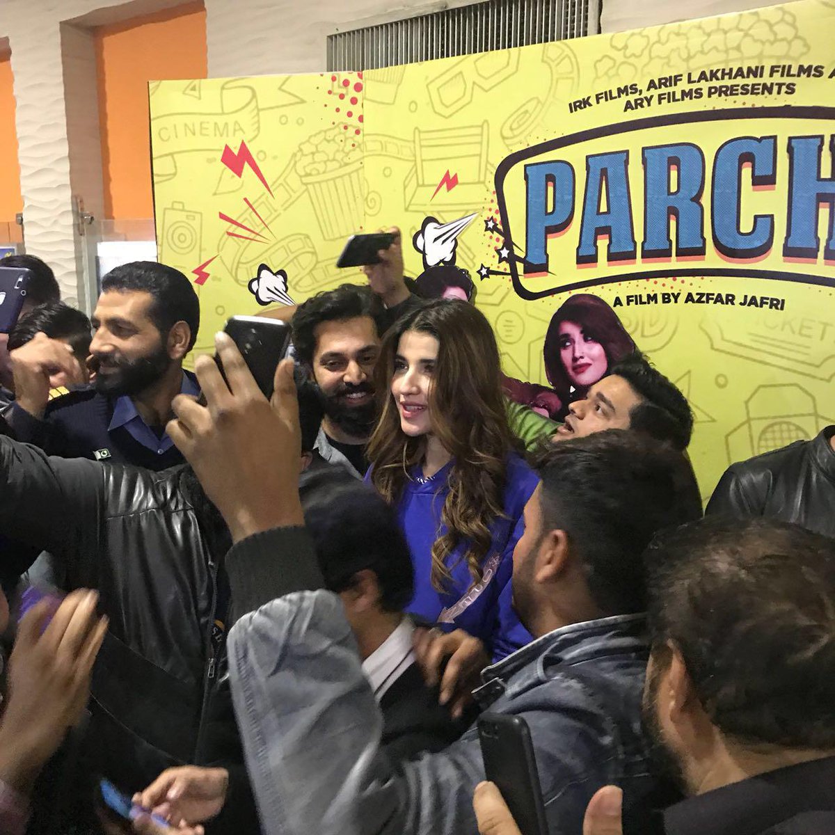 MediaSpringPk's tweet photo. #ParchiFever continues to rock #Pakistan as @FarooqHareem &amp; @AhmedAliAkbar got mobbed by the excited crowd during a surprise visit during the #Parchi show at #AtriumCinema https://t.co/6Rrc8rCtc4