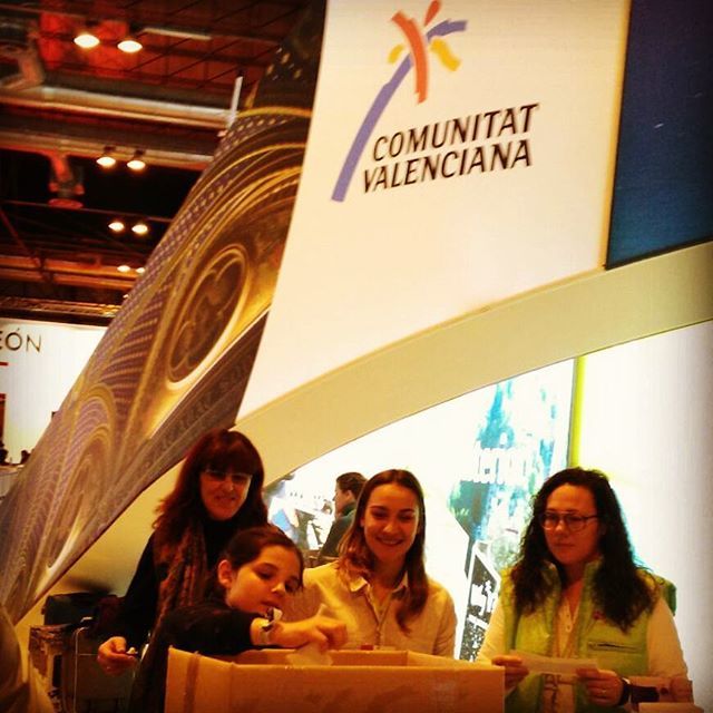 riba_roja's tweet photo. Ya tenemos ganadora del sorteo #fitur18. Ella podrá disfrutar de un fin de semana en #ribaroja y del #parquenaturaldelturia
Muchas gracias a Paula que ha sido nuestra mano inocente y a Sara @valenciaturisme :D
#WhyV #turismo #mediterráneoenvivo #visitc… https://t.co/XM6CVRyuXt https://t.co/a9yl4Qon9F