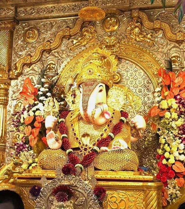 श्री गणेश जयंती निम्मित श्रीमंत दगडूशेठ हलवाई गणपती  ची स्वर्णलांकरांनी सजलेली विलोभनीय मुर्ती 
।।मंगल मूर्ती मोरया।।
#म #मराठी #गणेशजयंती 
🌹🌹🌹🌹🌹🌺🌺🌺🌺🌺