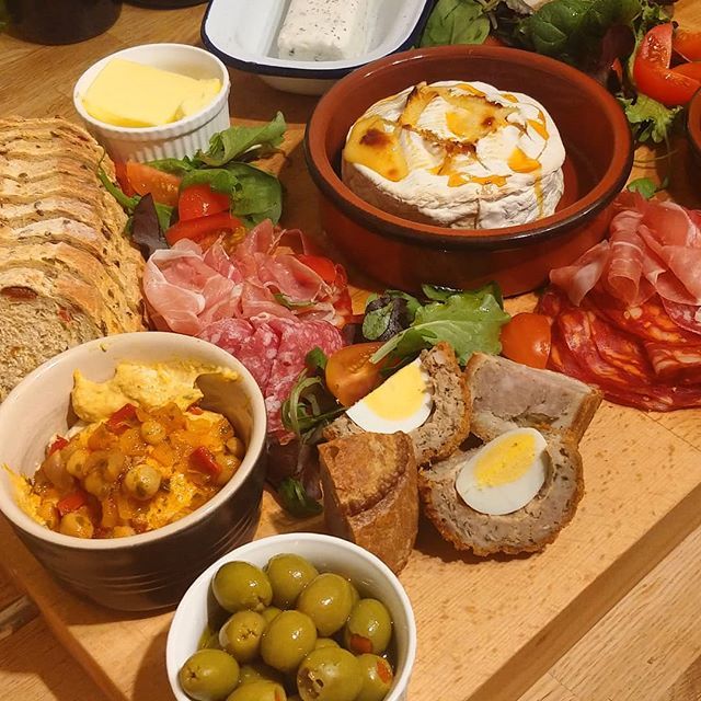 tom_bunnell's tweet photo. You don't have to cook to create a great meal #antipasti #deliboard #saturdaynight #colourfulfood #allinthepresentation https://t.co/qbDFlHd20H https://t.co/gHSAG64z1p