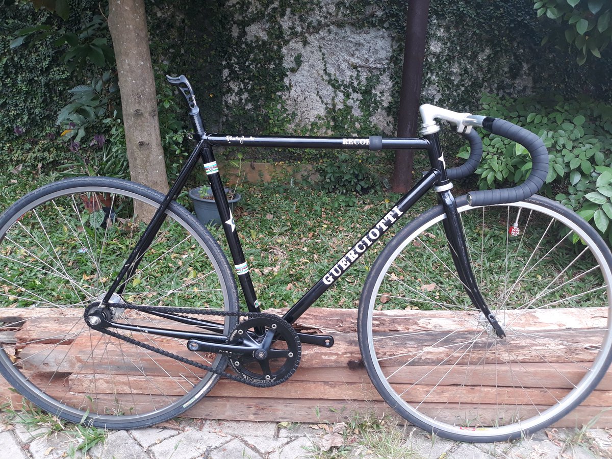 RGR125RF's tweet photo. Bantu temen jual frameset rare guerciotti record+bb campy+headset dura ace. Jual murah 7jt atau trade Cinelli #fnfjb @Indotrack @fixieaks https://t.co/rM1Kg48X5E