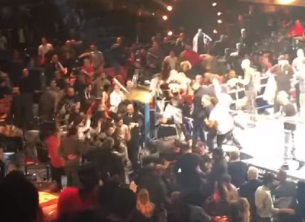 RMCsport's tweet photo. #Boxe Bagarre générale à Levallois (sans gants), Balkany n'avait "jamais vu ça" 🥊 #rmclive
➡️ https://t.co/bJqUK6xn0B https://t.co/02qLVhEcqf