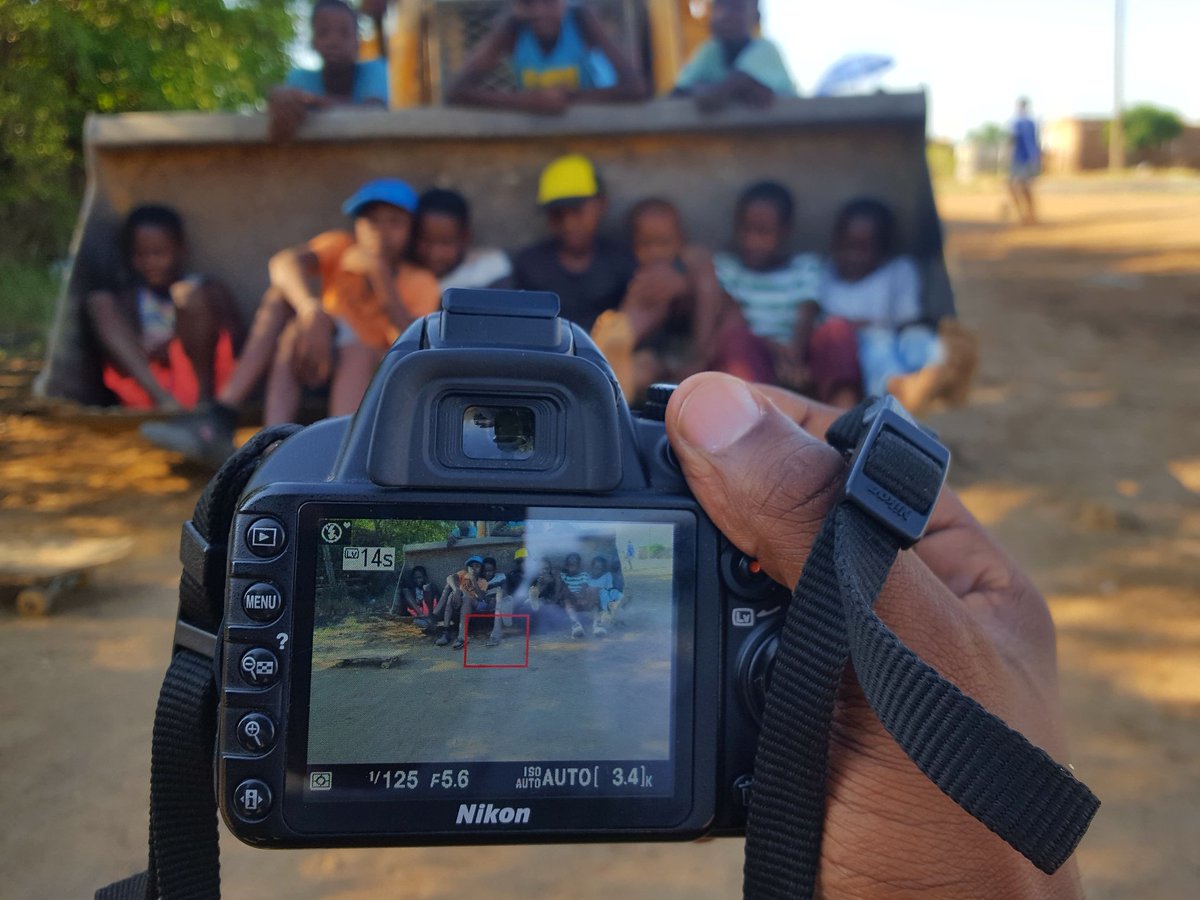 RealDeeperholic's tweet photo. Telling a kasi stories in pictures.
#photography #KasiPhotography #deeperPics□ https://t.co/exGP1Rgdsx